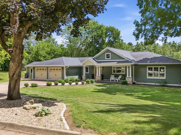 437 River St, Black River Falls, WI 54615
