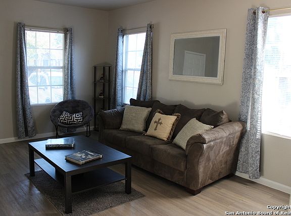 3rd image of 1524 W Craig Pl