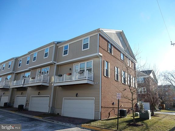 2nd image of 2048 Blunt Ln