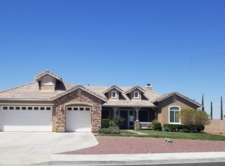 12394 Macintosh St, Apple Valley, CA 92308