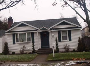 10 Community Dr, Cranston, RI 02905