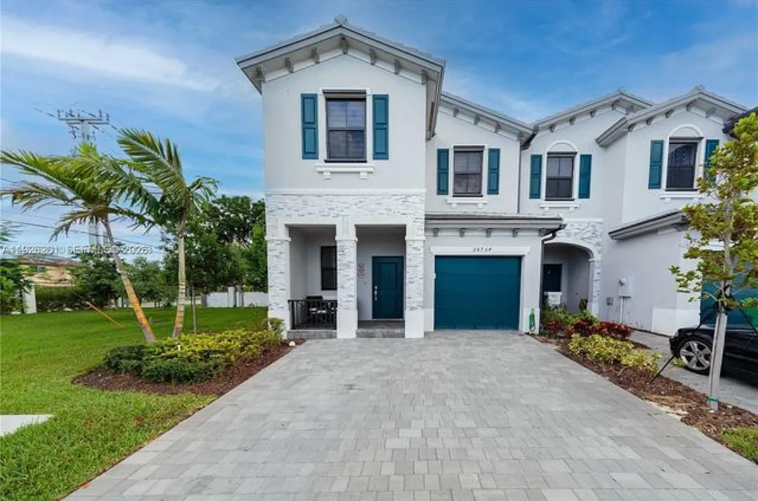 4 bed, 2.5 bath, 1827 sqft, $3,000 — Photo 1