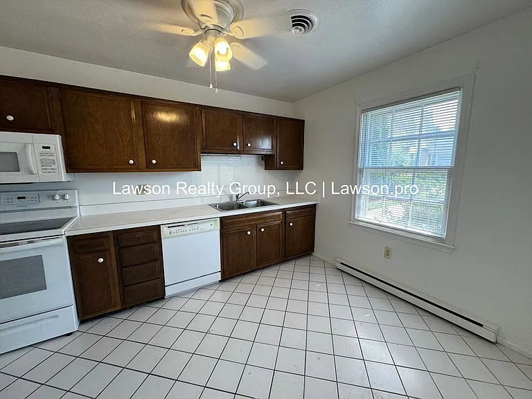 623-625 Moran Ave — Photo 6