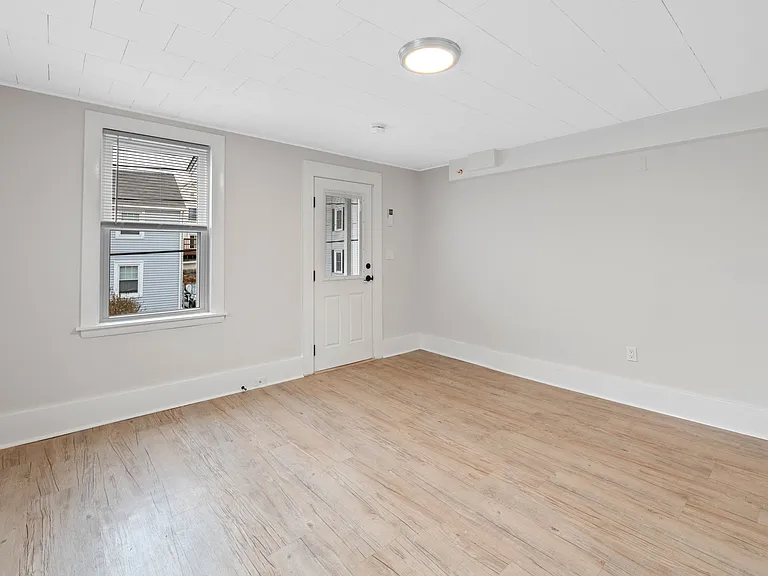 29 Addison St #1R — Photo 6