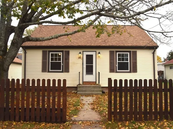 54 Bond St, Swansea, MA 02777