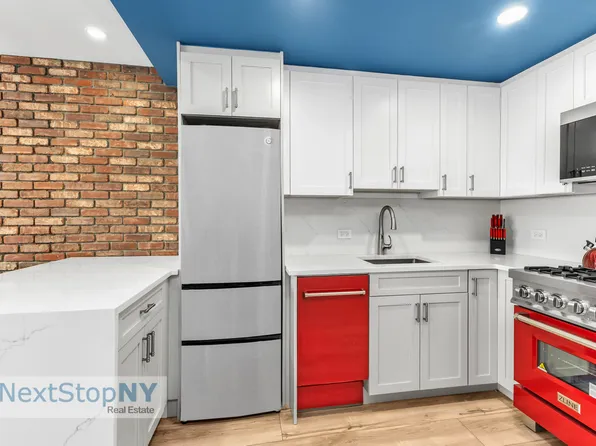235 East 57th Street 17A image 2 of 7
