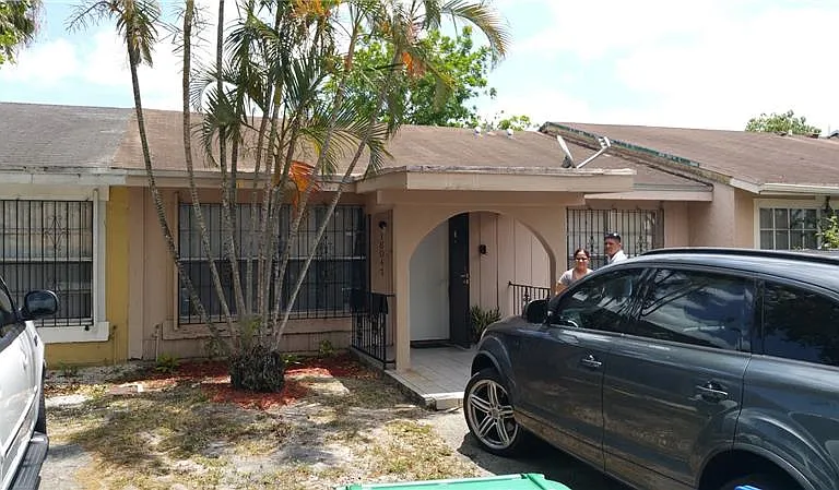 18047 NW 41st Pl — Photo 1