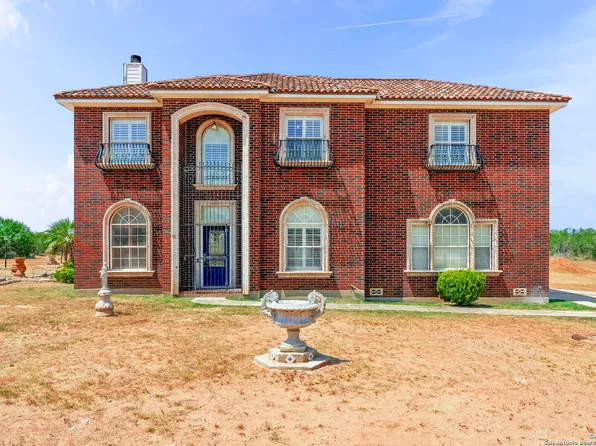 416 Meadow View, Floresville, TX 78114