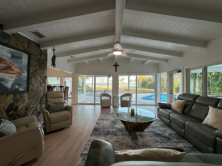 2650 Philippe Pkwy — Photo 35