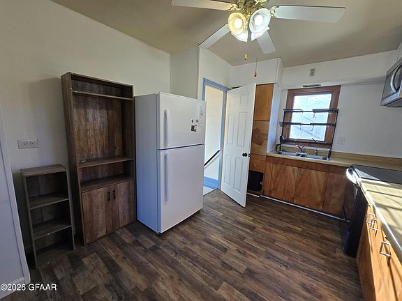 4th image of 204 W 2nd St