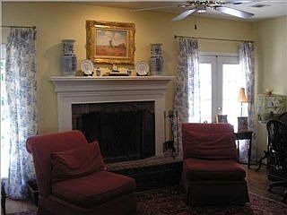 4th image of 7712 Drake Cir