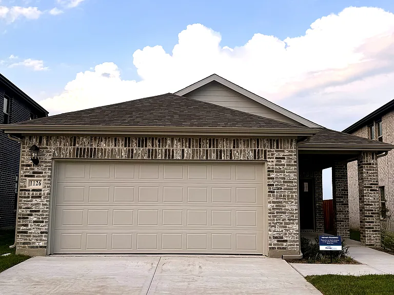 1126 Old Stead Dr — Photo 2