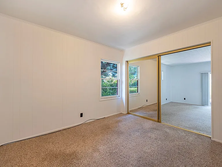 501 Kansas St — Photo 17