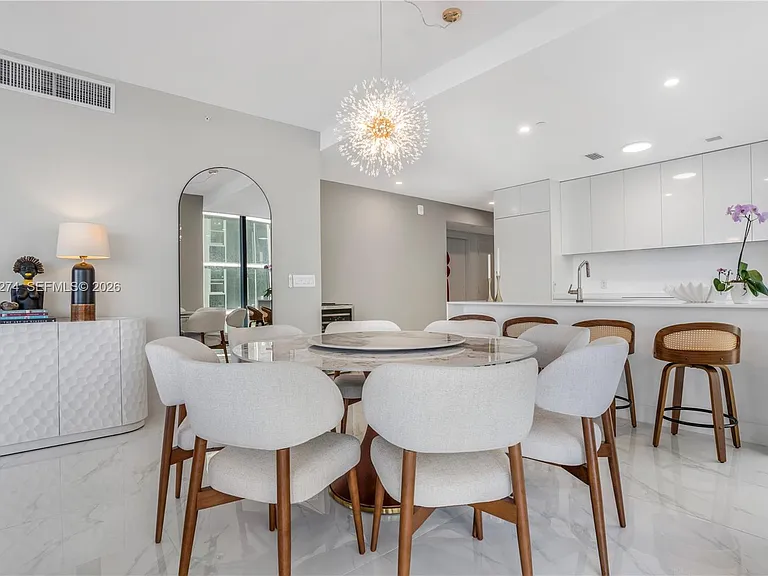700 NE 24th St #901 — Photo 11