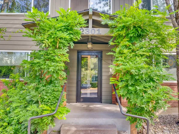 2301 SE Caruthers St APT 10, Portland, OR 97214