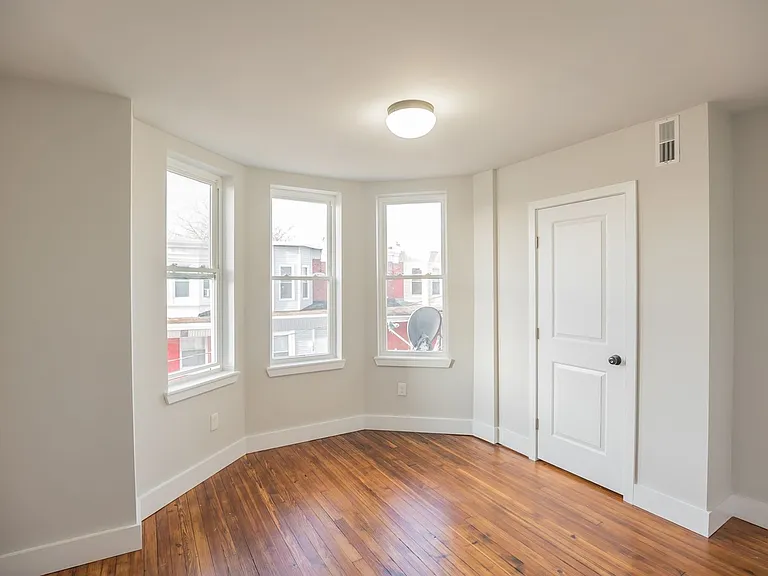1227 S Peach St — Photo 10