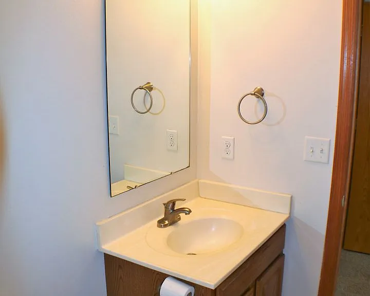 510 Pond View Drive — Photo 6
