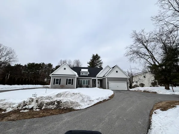 587 Grooms Rd #A, Clifton Park, NY 12065