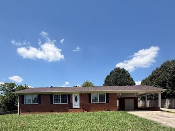 5590 Merle Dr