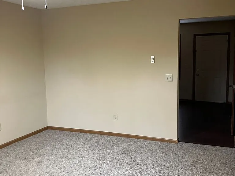 1520 Hawk Cir #B — Photo 5