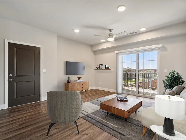 Metro - 1 Bed / 1 Bath - 783 Sq.Ft.