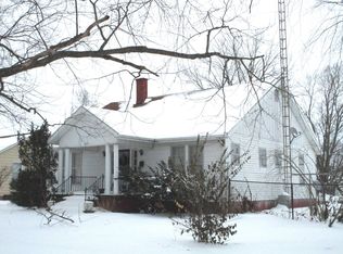 302 2nd St, Carmi, IL 62821