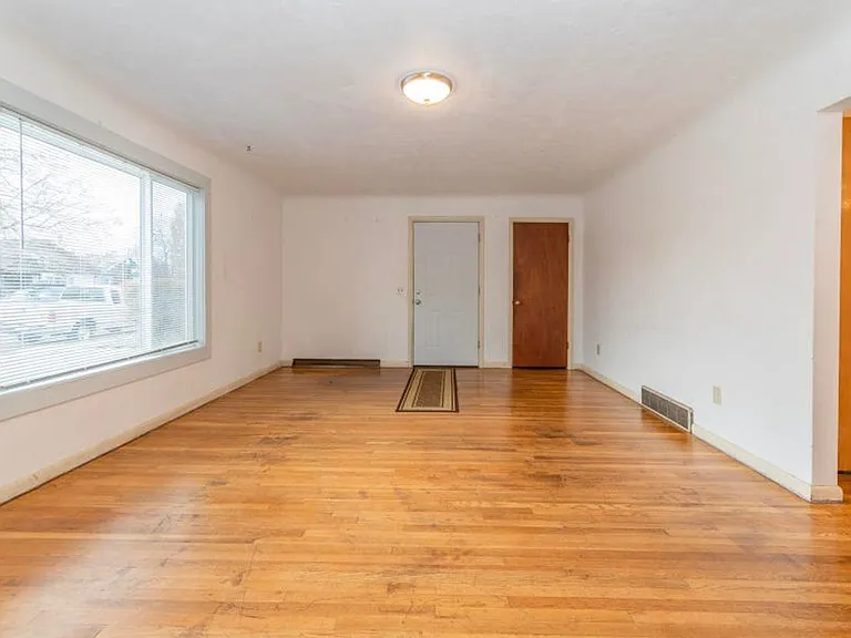 1810 W Sussex Ave — Photo 3
