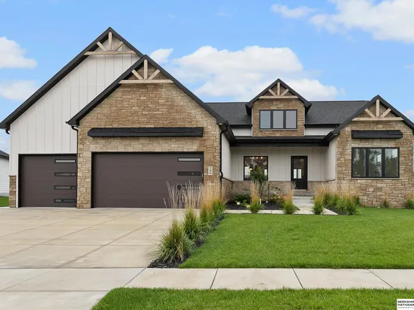 3620 Tree Line Dr, Lincoln, NE 68516