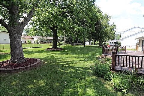 5th image of 1810 Meadowlake Dr