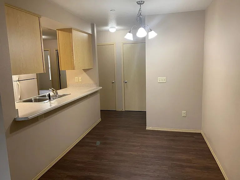 Parkside Apartments — Photo 98
