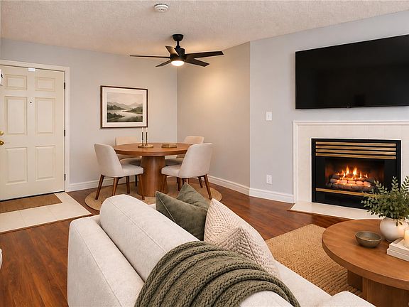 2nd image of 2710 Grosvenor Rd #101