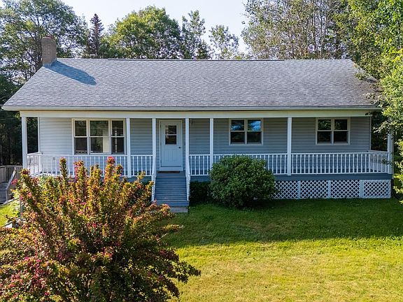 3rd image of 1045 Club Cres