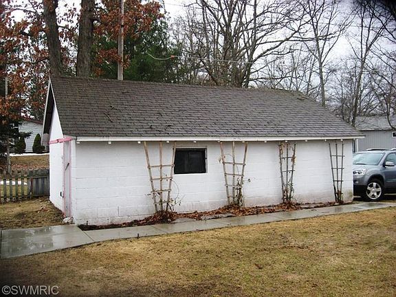 2nd image of 12084 Highland Dr