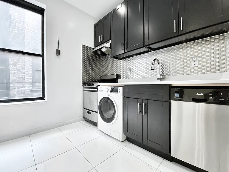 932 Amsterdam Ave #5S — Photo 3