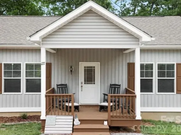 127 Cairens Ridge Dr, Mills River, NC 28759
