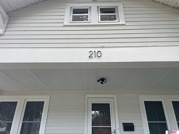 5th image of 210 N Thompson Ave