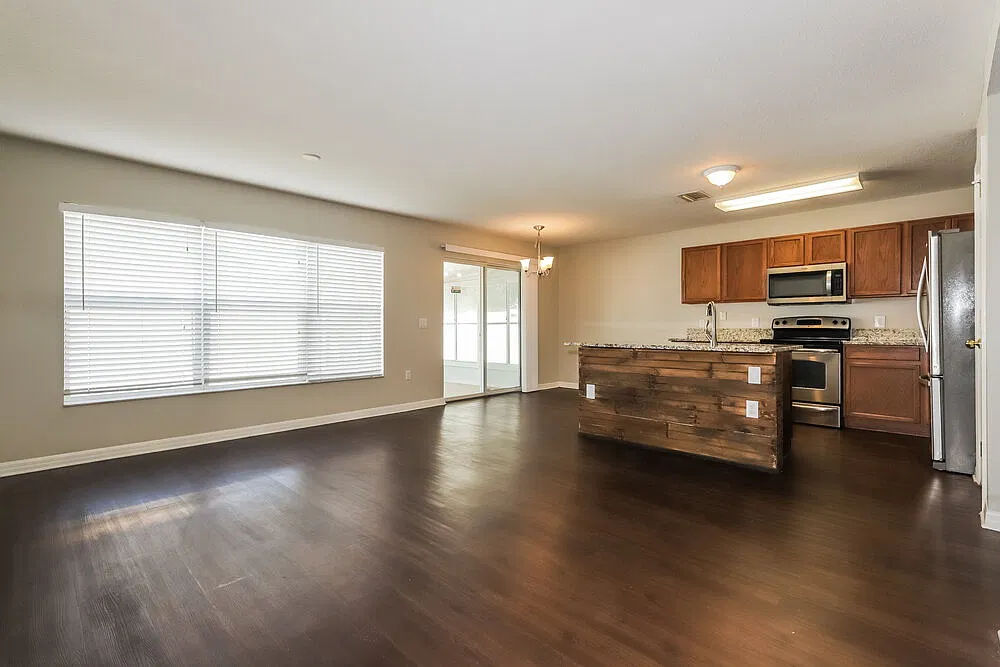 4 bed, 2.0 bath, 1910 sqft, $2,085 — Photo 4