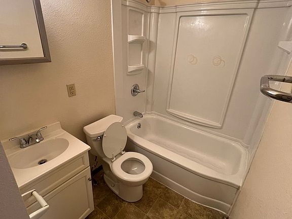 5th image of 721 Poplar St #1