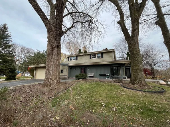 721 W Montclaire Ave, Glendale, WI 53217