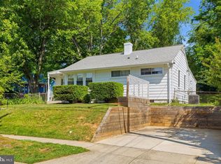 1102 Broadwood Dr, Rockville, MD 20851