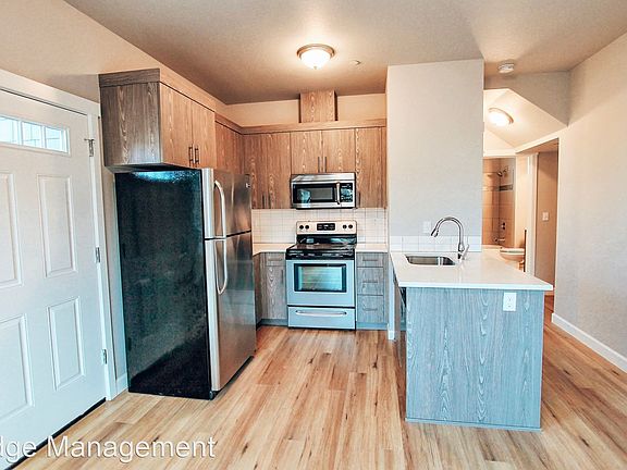 3rd image of 424 NE Stafford St #6958153