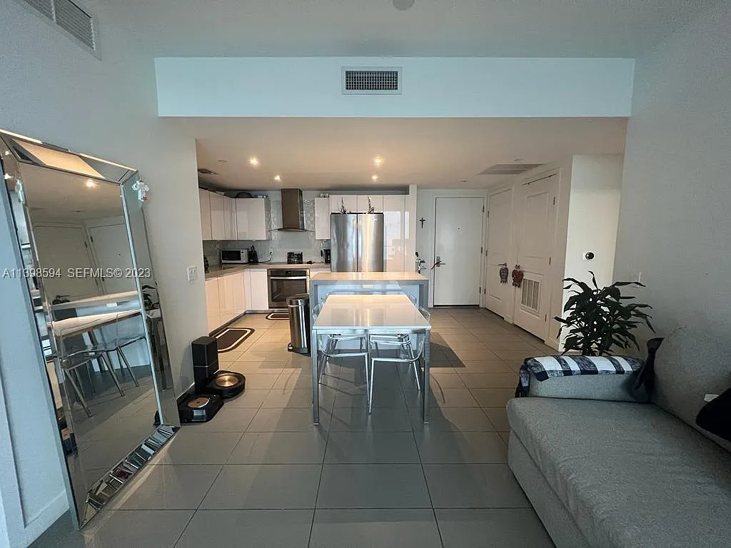 2 bed, 1009 sqft, $3,350 — Photo 3