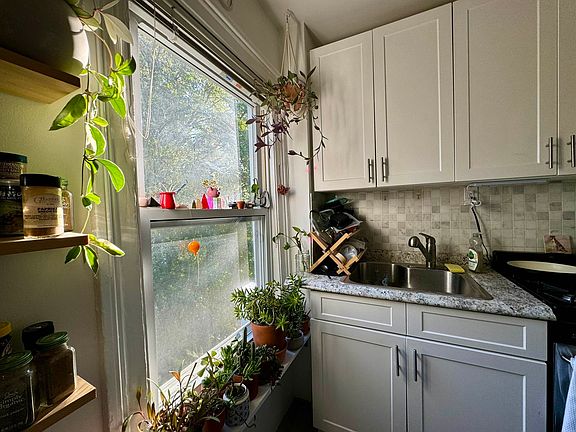 3rd image of 184 Madison St APT 3
