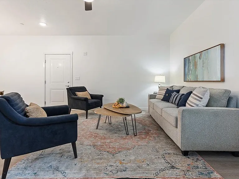 Hawk's Landing Apartments — Photo 7