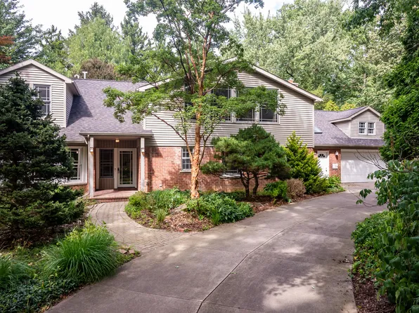 21200 W Thirteen Mile Rd, Beverly Hills, MI 48025