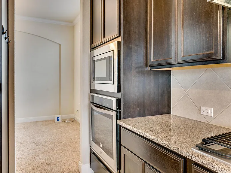 845 Richardson Ln — Photo 16