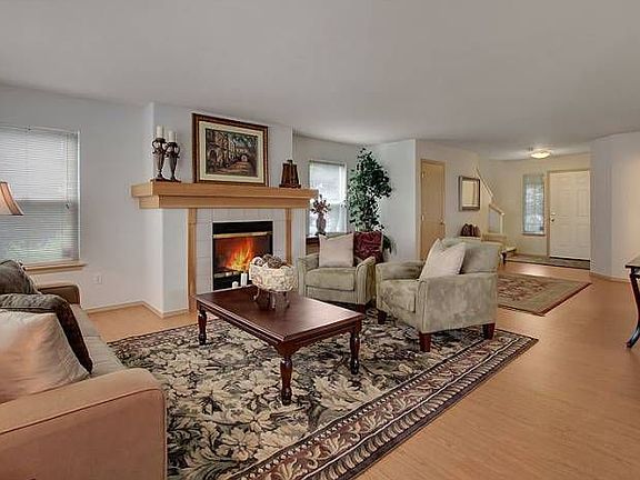Living room w/ fireplace