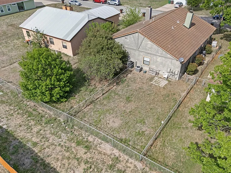 911 Crockett St #A — Photo 38