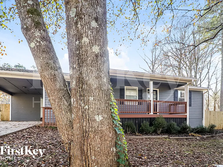 4565 Bonneville Dr — Photo 1