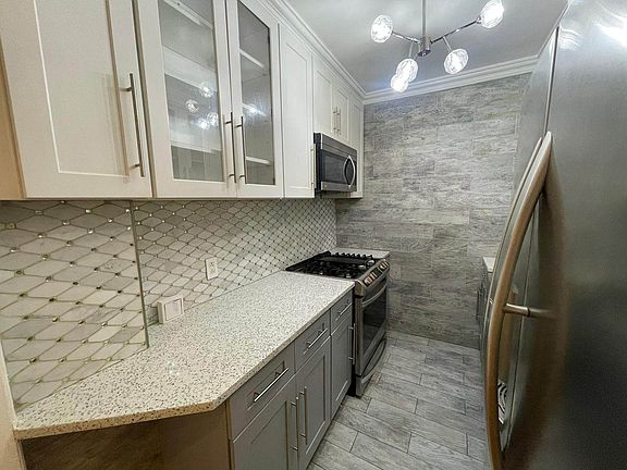 5th image of 62-98 Saunders St #B1